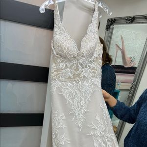 WEDDING DRESS